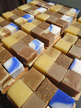Charger l'image dans la galerie, coffret savon bio ile d'oleron decouverte la savonnière