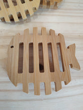 Charger l'image dans la galerie, porte savon bois bambou poisson oleron ile ré