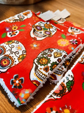 Charger l'image dans la galerie, lingette démaquillante tète de mort mexicaine tissus lavable zéro déchet 