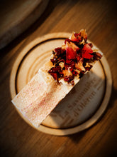 Charger l'image dans la galerie, Savon Douceur de Rosalie – Lait d’Ânesse &amp; Rose de Grasse