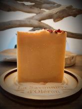 Charger l'image dans la galerie, Savon Douceur de Rosalie – Lait d’Ânesse &amp; Rose de Grasse