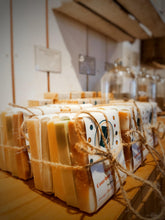 Charger l&#39;image dans la galerie, Coffret de 5 savons artisanaux, orange, menthe, cèdre, verveine, mimosa, lait d&#39;ânesse, naturels aux ingrédients végétaux et huiles essentielles