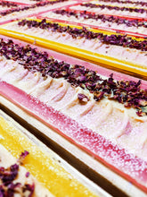 Charger l'image dans la galerie, Savon Douceur de Rosalie – Lait d’Ânesse &amp; Rose de Grasse