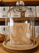 Charger l'image dans la galerie, Argile jaune et huiles végétales bio utilisées dans la fabrication du savon exfoliant artisanal