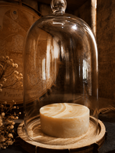 Charger l'image dans la galerie, Mousse onctueuse du savon de rasage traditionnel pour faciliter le passage du rasoir