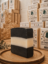 Charger l'image dans la galerie, Savon artisanal au charbon actif Le Chassiron saponifié à froid, purifiant et naturel